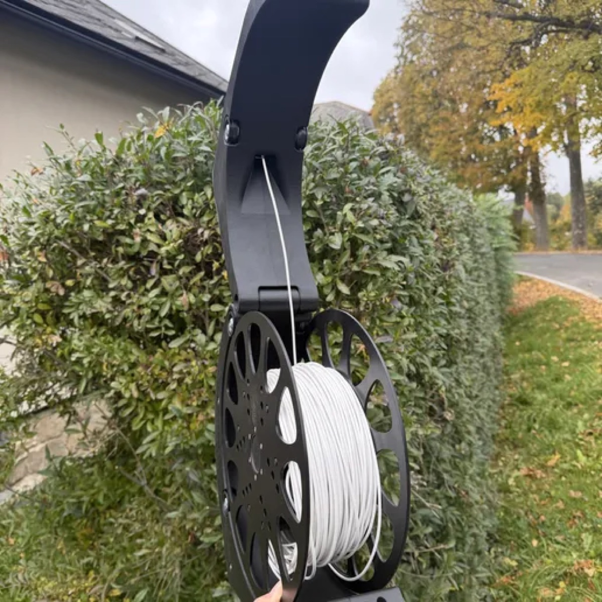 Spooler zavěšený za madlo